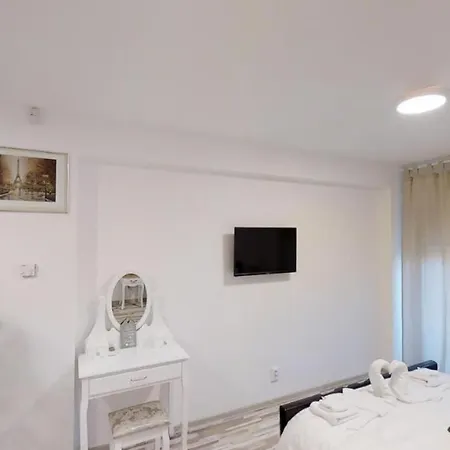 Sun Apartment *