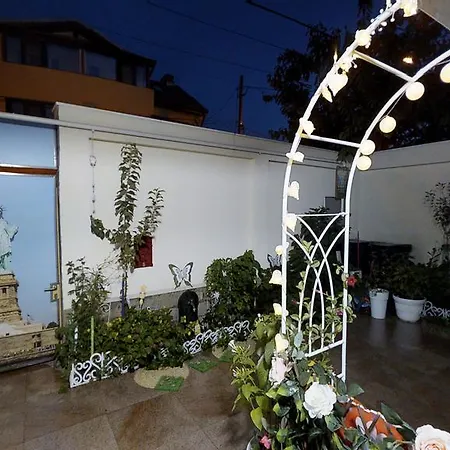 Sun Apartment *