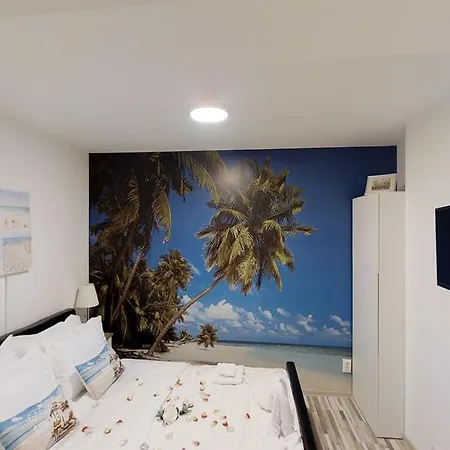 Sun Apartment *